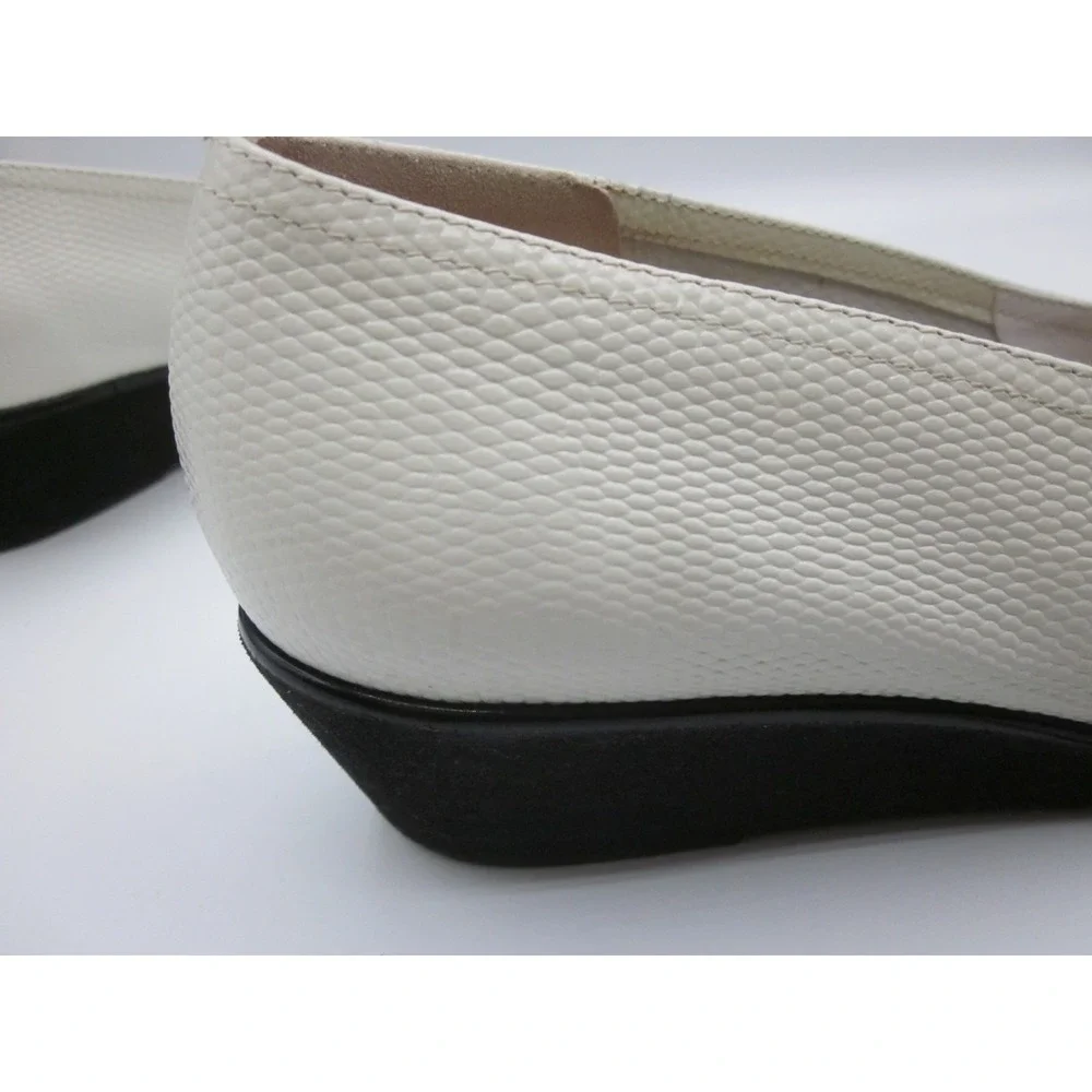 White pebble grain leather Salvatore Ferragamo slip on wedge shoe size 7B